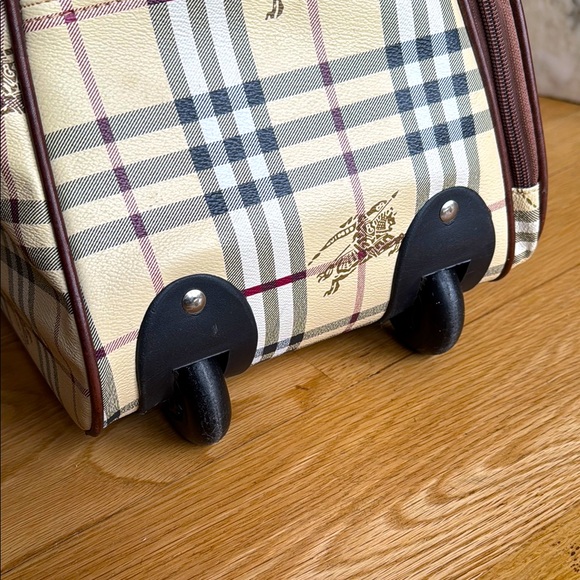 Vintage Burberry 48h Classic Haymarket Travel Duffel Bag with Wheels - Picture 6 of 17